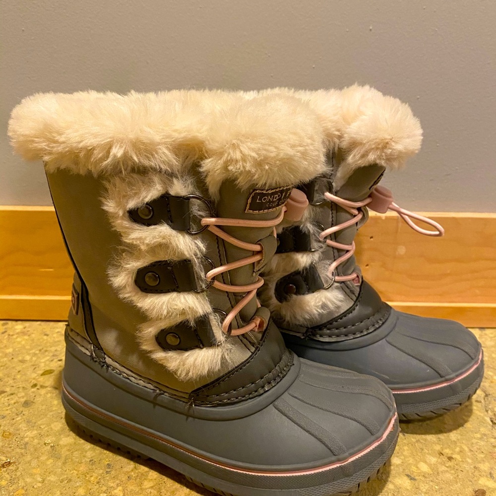 London Fog Snow Boots sz 10 gray pink fur lined